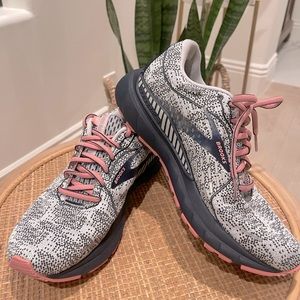 Women’s ✨BROOKS✨Adrenaline Running Shoes 8.5